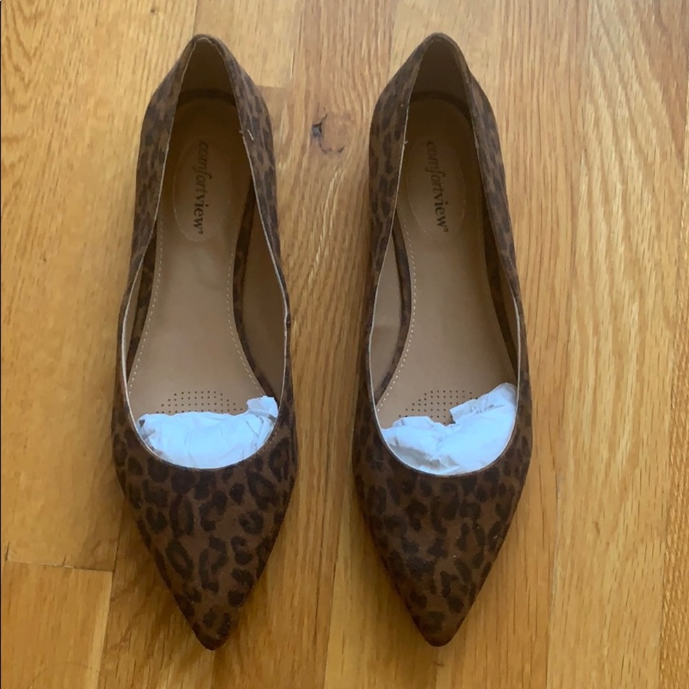 Comfortview leopard print flats - 11W - like new!